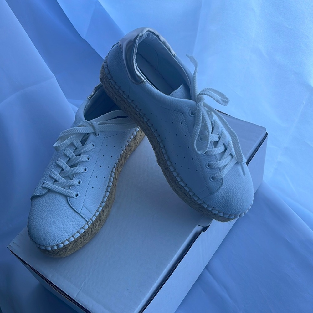 Steven by Steve Madden Pace White and Gold Leather Sneakers w sz 6.5